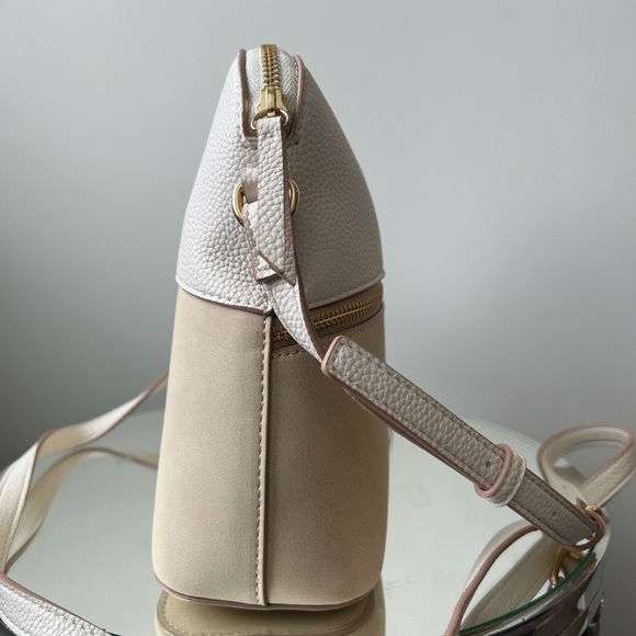 NWT Nanette Lepore dome crossbody bag. This bag is great for any occasion. - Picture 4 of 7